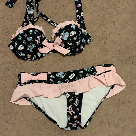 Hot Topic Other - Midnight Hour Ruffled Bikini